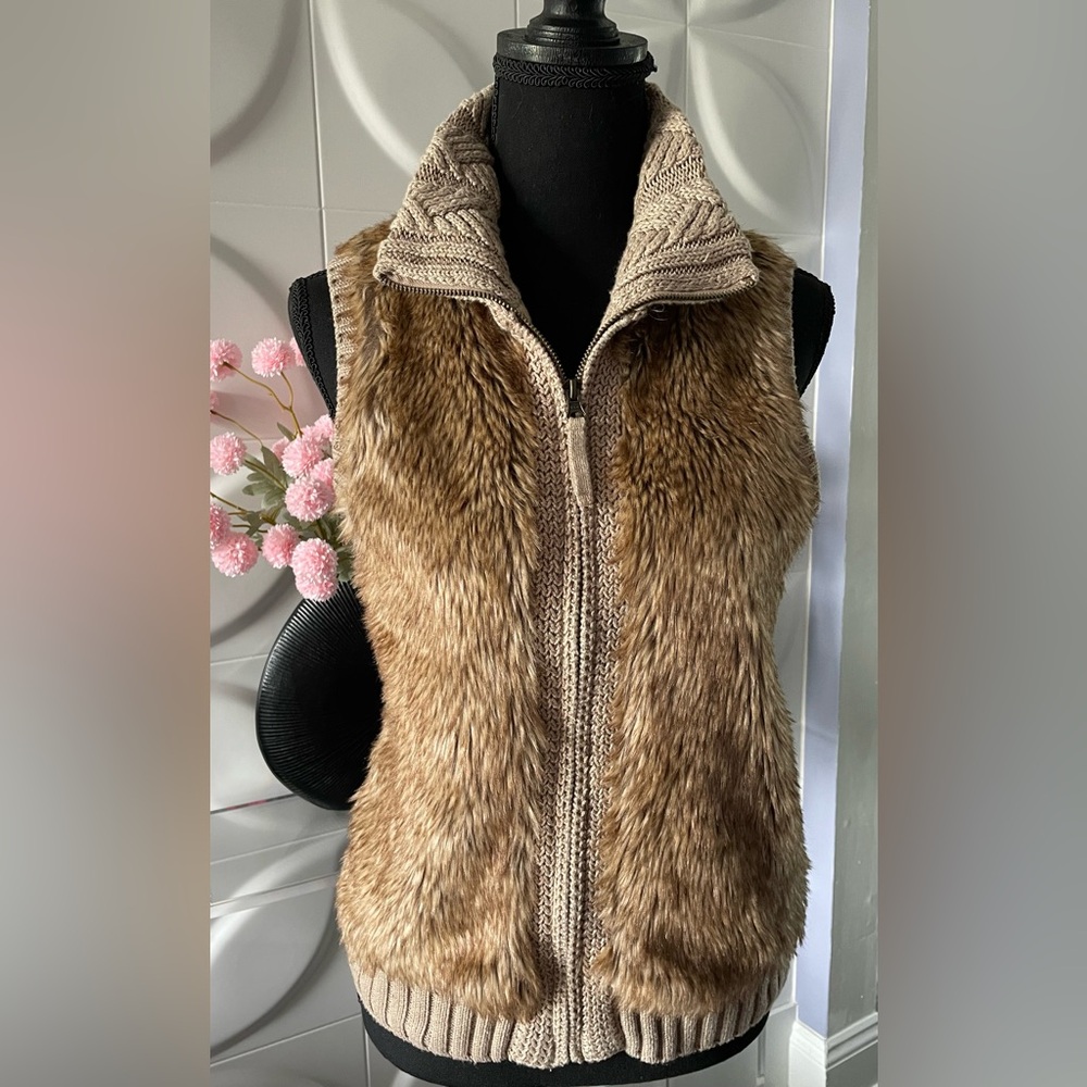 Kenar Women's Faux Fur and Beige Knit Vest Size Medium - Picture 1 of 6